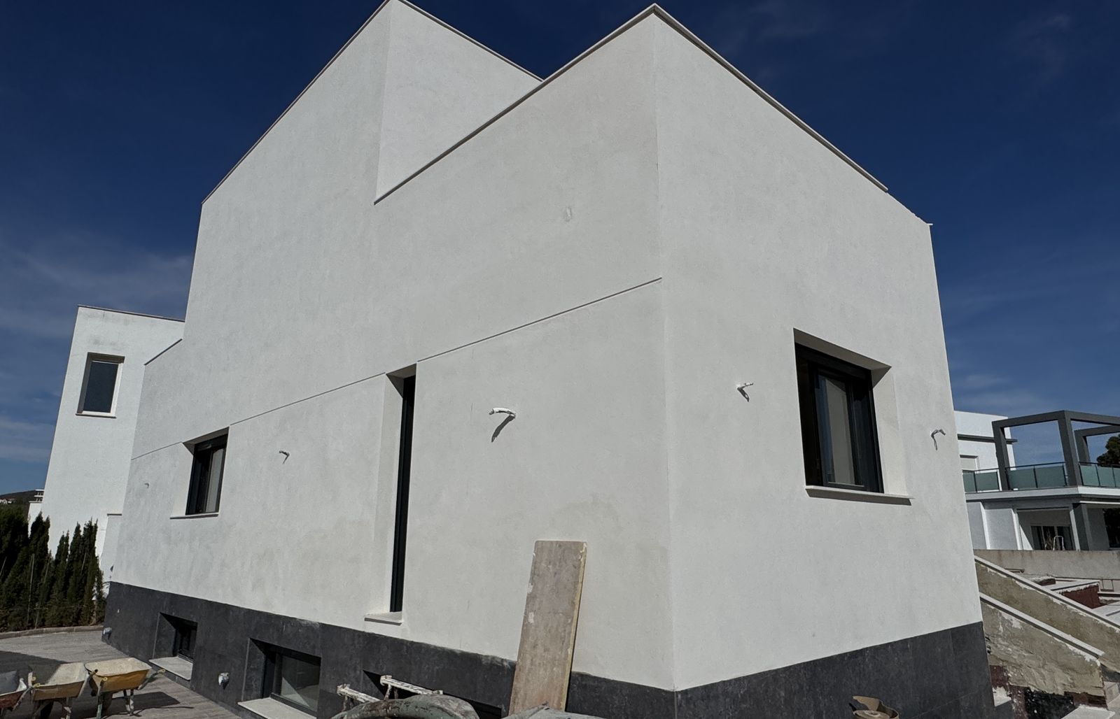 Chalet revestido con mortero monocapa blanco en la Región de Murcia