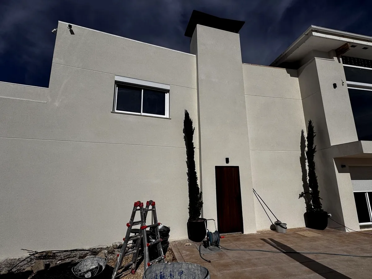 Fachada rehabilitada con mortero monocapa terminada